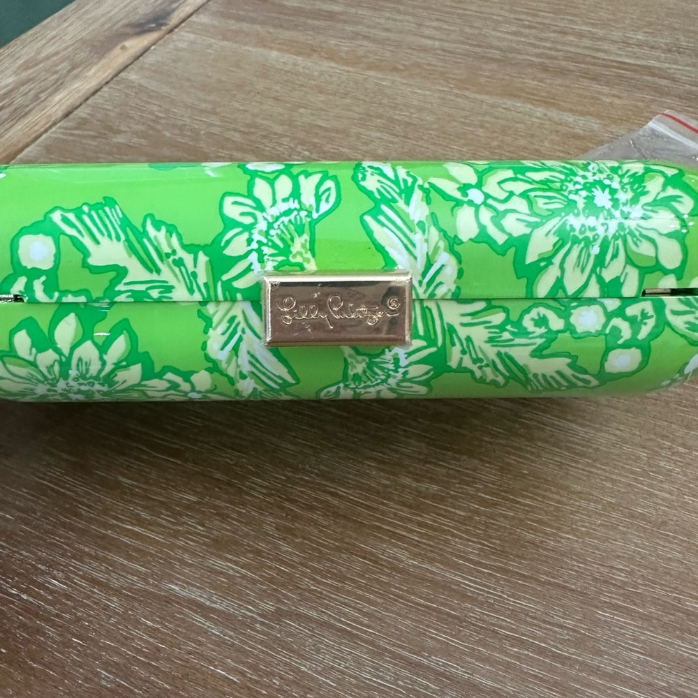 NWOT Lilly Pulitzer Clutch - Picture 2 of 3